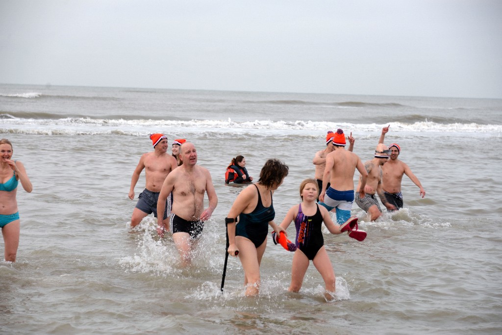 ../Images/Nieuwjaarsduik Nederzandt 2016 100.jpg